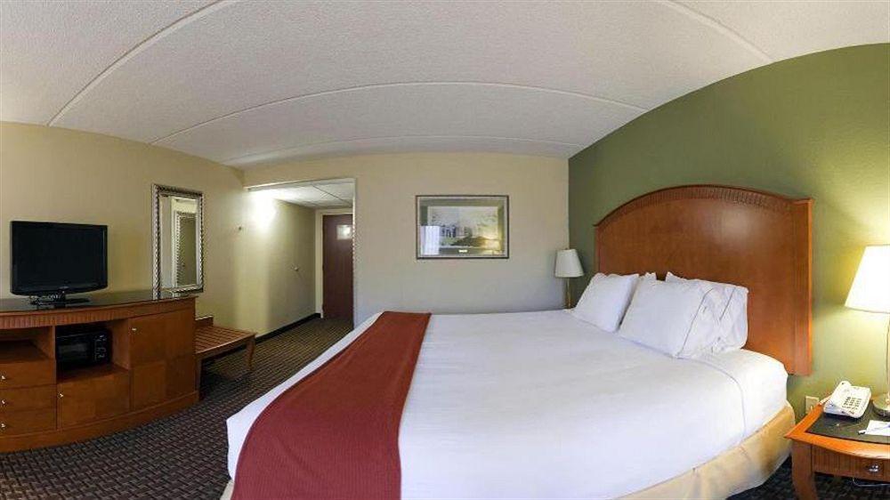 Hotel Express & Charlotte Arpt-belmont By Ihg 2*