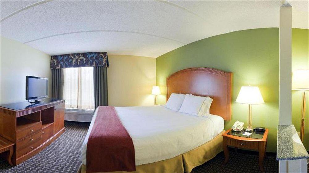 Express & Charlotte Arpt-belmont By Ihg