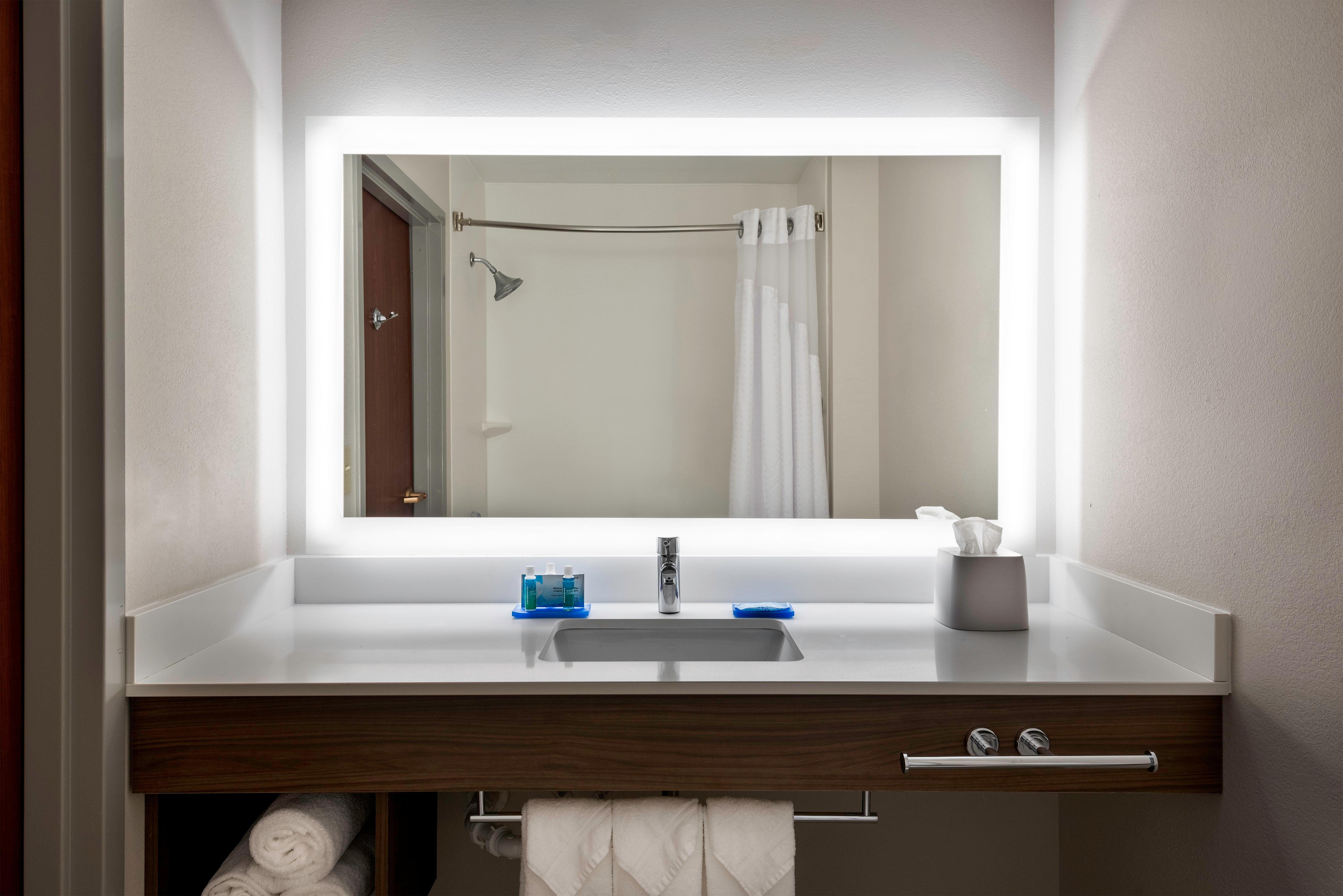 Express & Charlotte Arpt-belmont By Ihg 2* Belmont