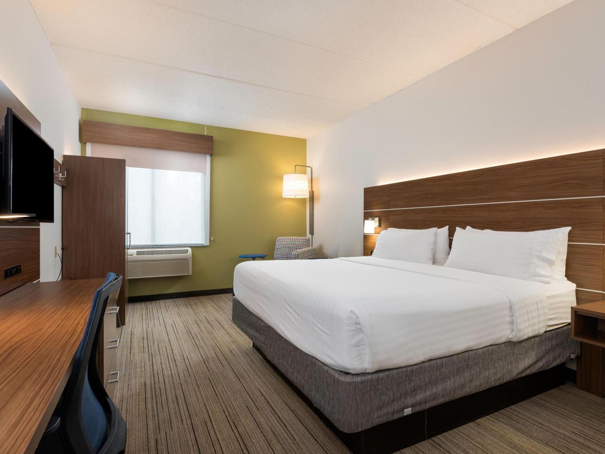 Express & Charlotte Arpt-belmont By Ihg