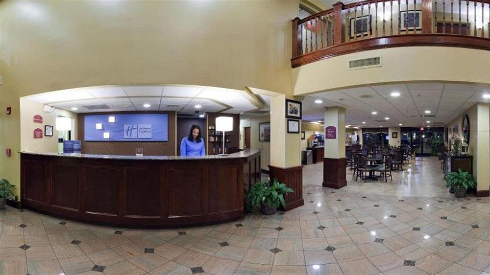 Express & Charlotte Arpt-belmont By Ihg 2* Belmont