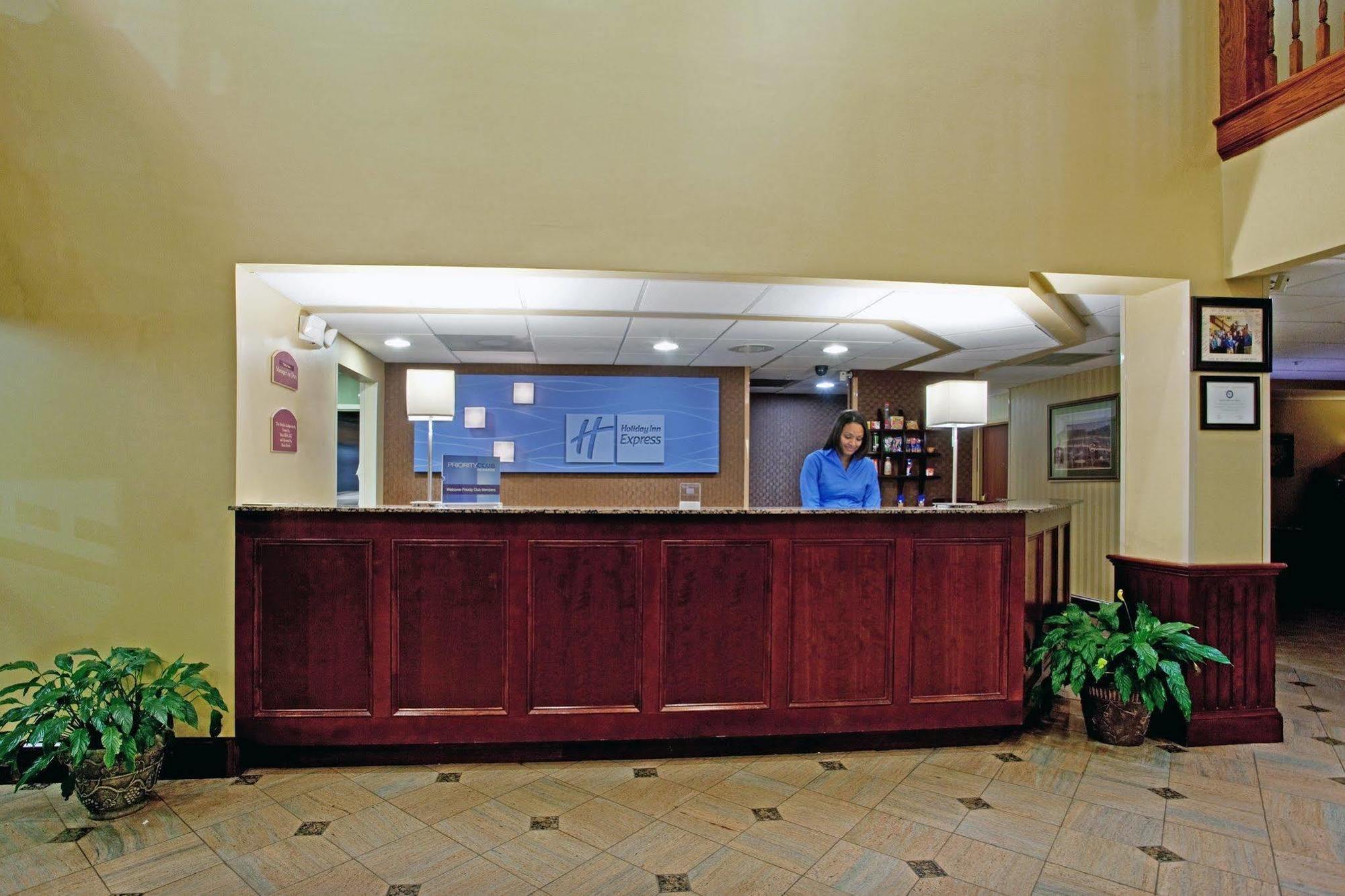 Express & Charlotte Arpt-belmont By Ihg 2*