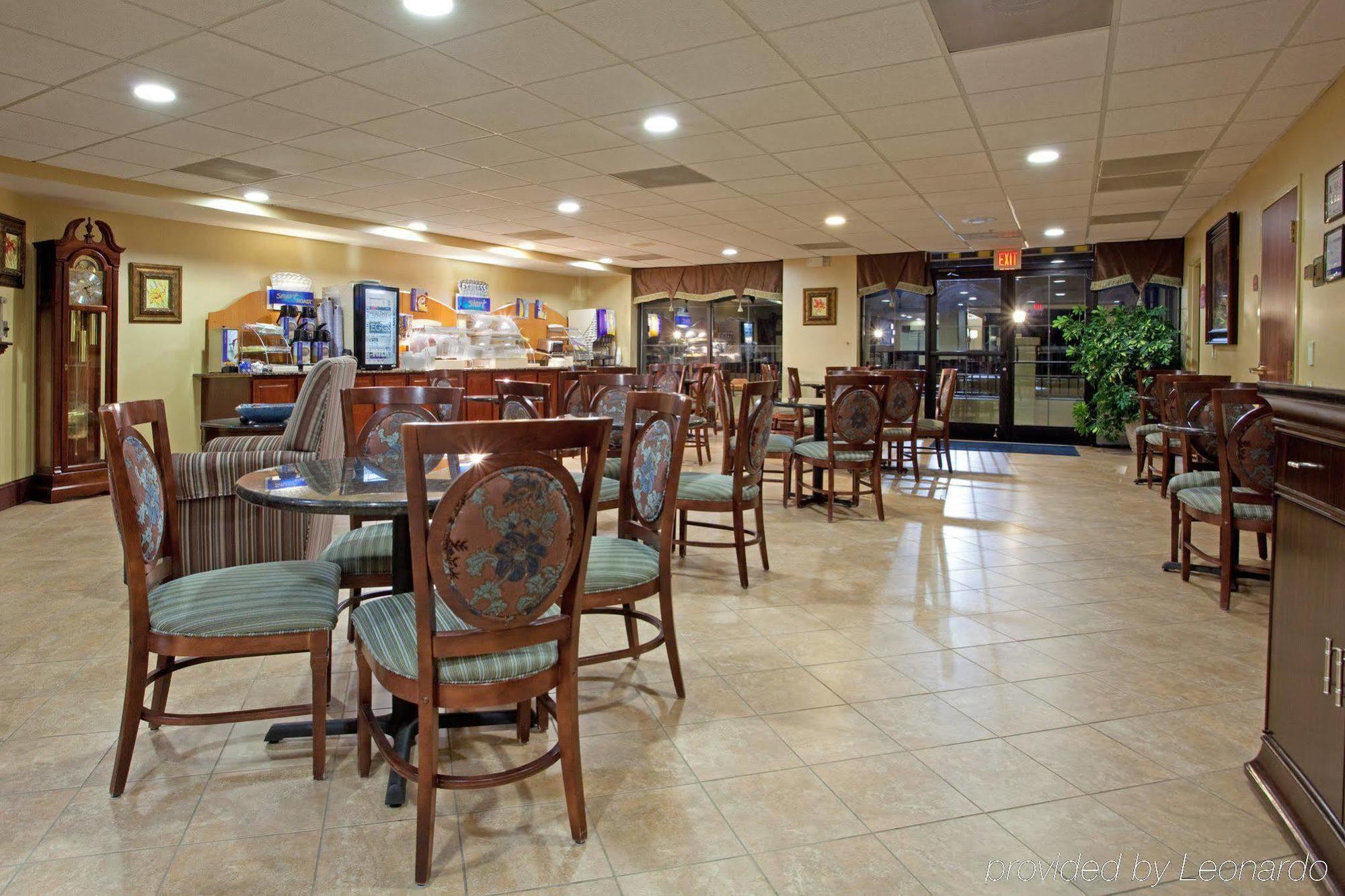 Express & Charlotte Arpt-belmont By Ihg Hotel 2*