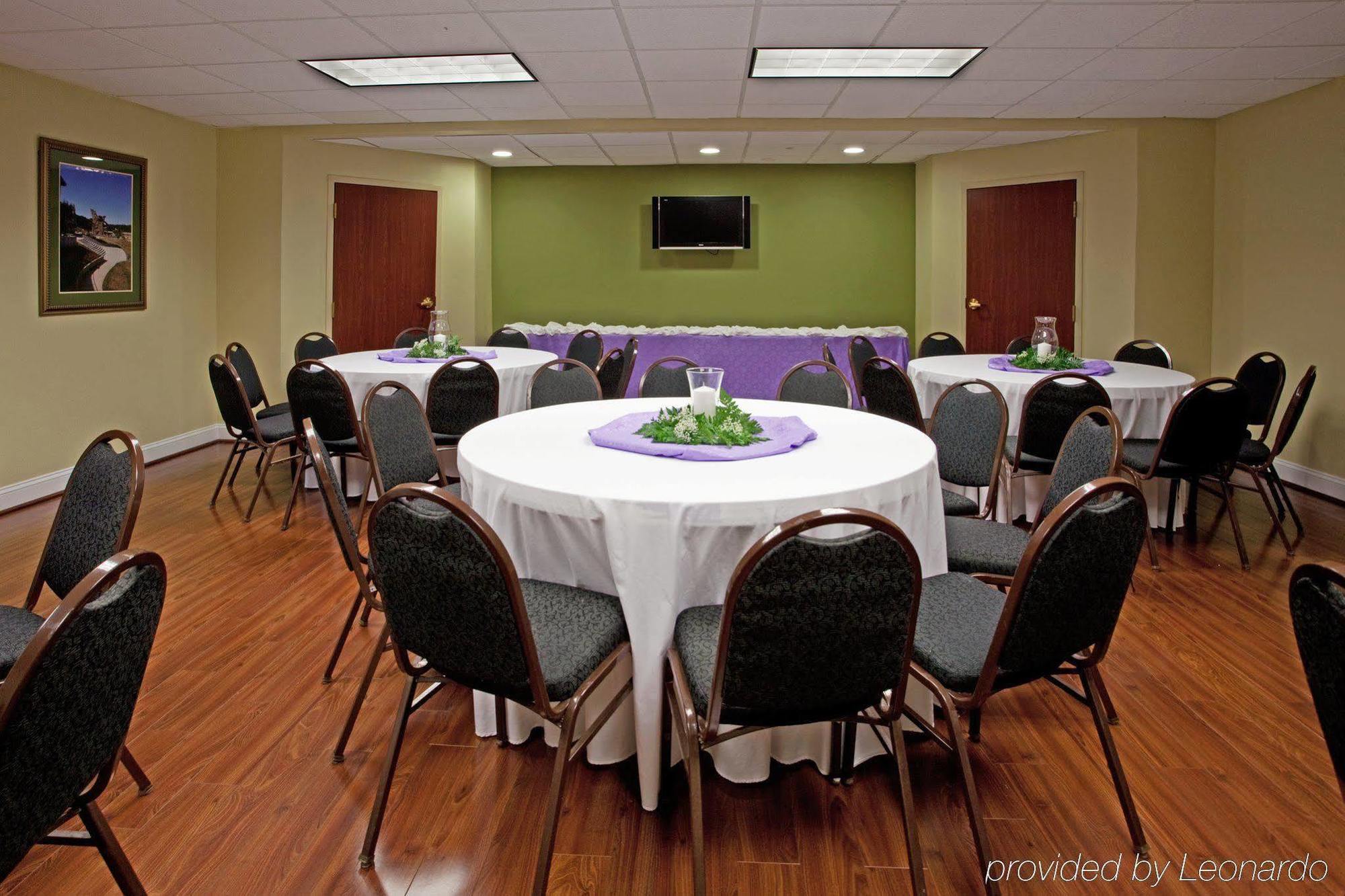 Express & Charlotte Arpt-belmont By Ihg 2*