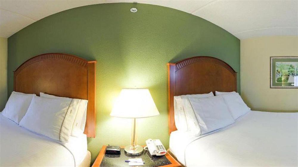 Express & Charlotte Arpt-belmont By Ihg Hotel Belmont