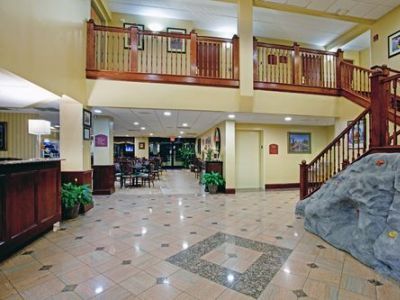 Express & Charlotte Arpt-belmont By Ihg Hotel 2*