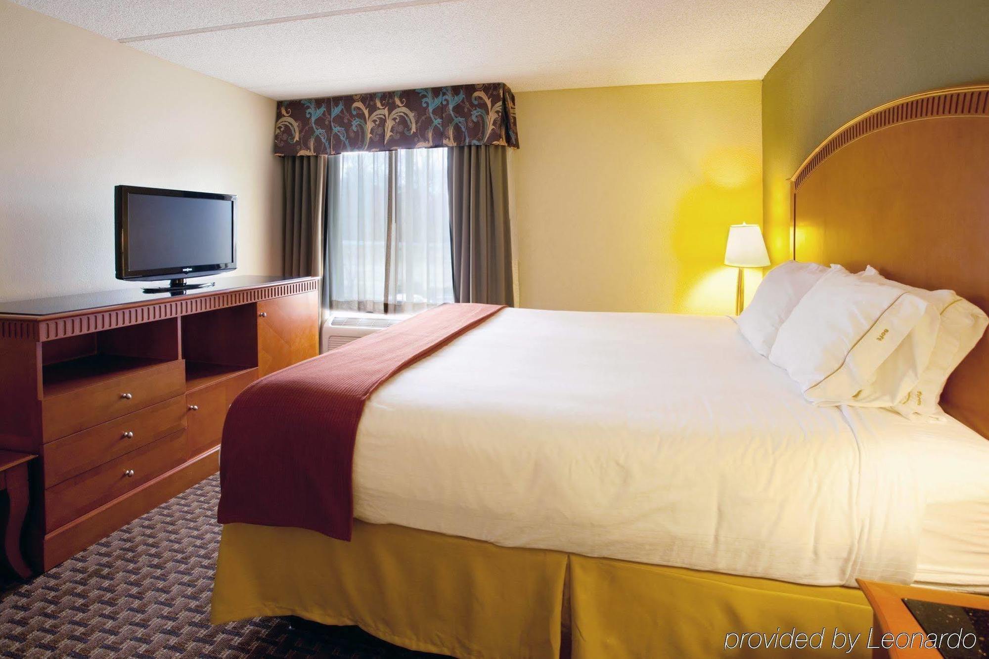 Express & Charlotte Arpt-belmont By Ihg Belmont